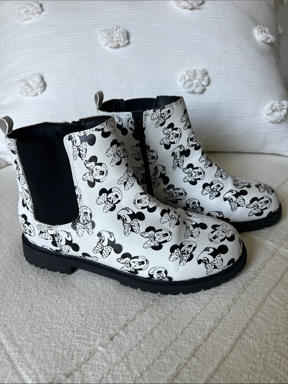 Disney Minnie Mouse Black & White Minnie Print Kids Chelsea Boots